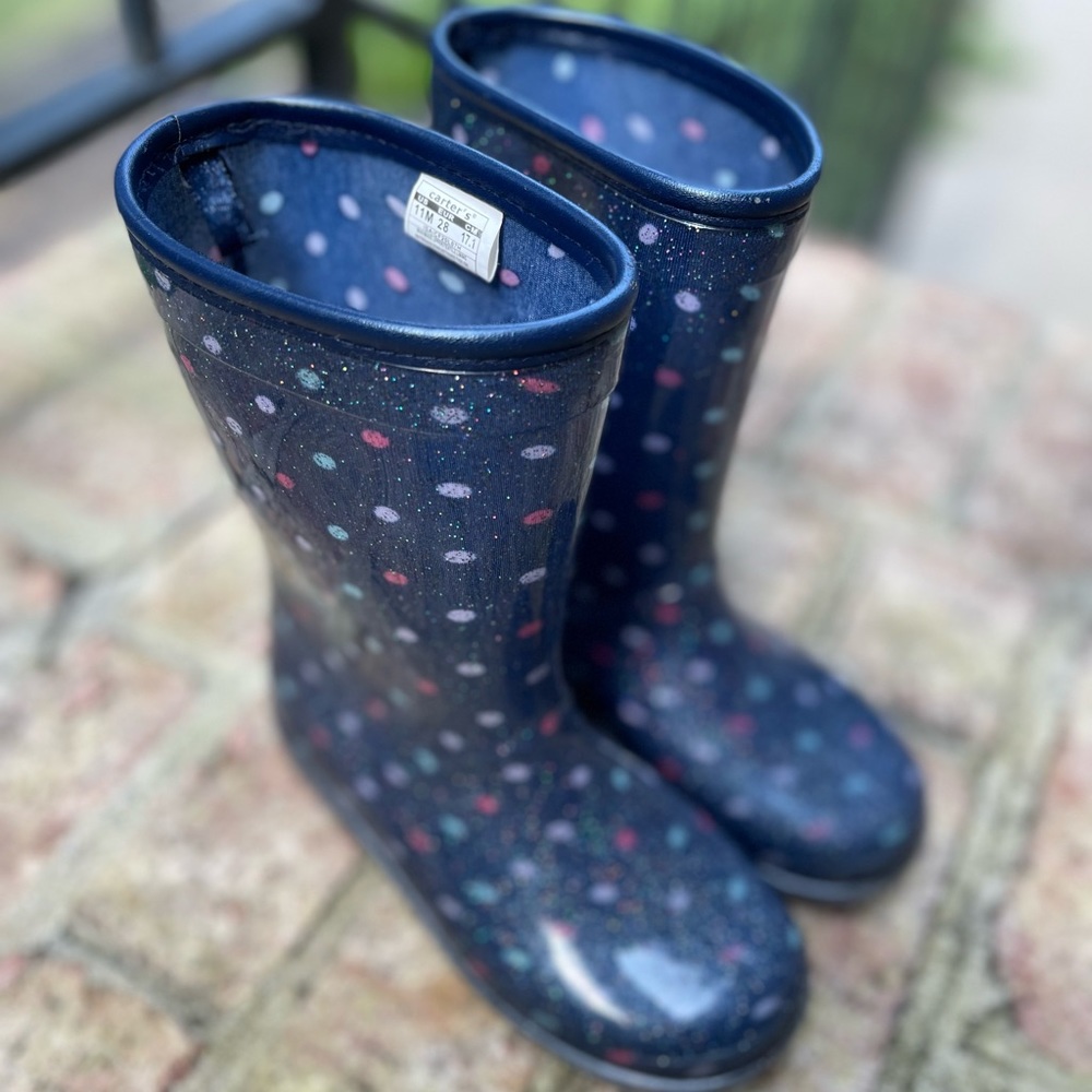 Adorable Carters rain boots. Children’s size 11. Navy with colored dots.
